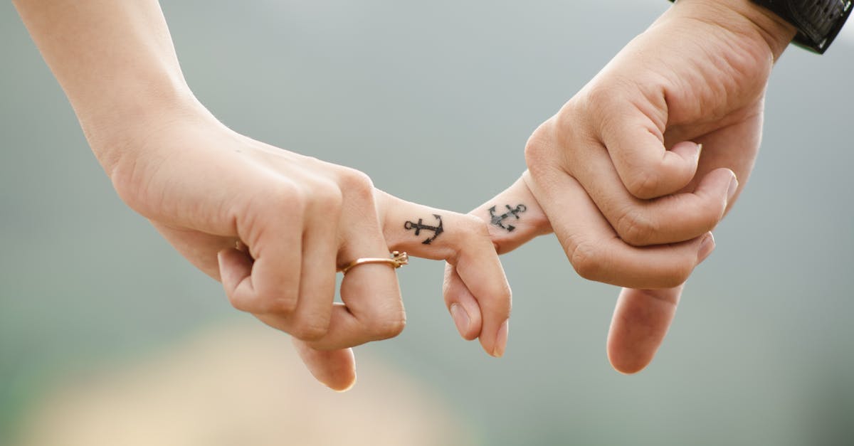 découvrez ce qu'est une situationship, cette relation ambiguë entre amitié et amour, et comment naviguer dans ce type de lien complexe.