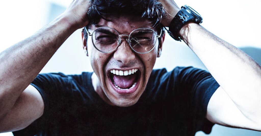 découvrez le neuroticisme, un trait de personnalité lié à la sensibilité émotionnelle et à la tendance au stress. comprenez ses impacts sur le comportement et la gestion des émotions.