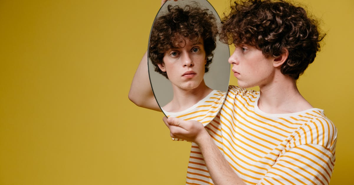 découvrez ce qu'est le neuroticisme, un trait de personnalité caractérisé par une sensibilité accrue au stress et aux émotions négatives, et comment il influence le comportement et la santé mentale.