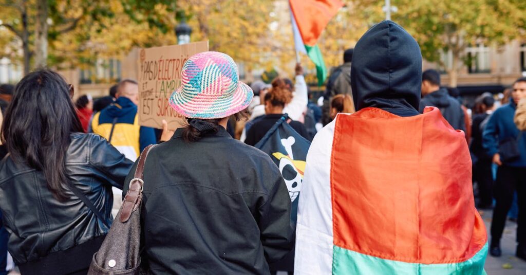 découvrez le concept de solidarité organique, une notion sociologique essentielle qui explique la cohésion sociale dans les sociétés modernes basées sur la division du travail.